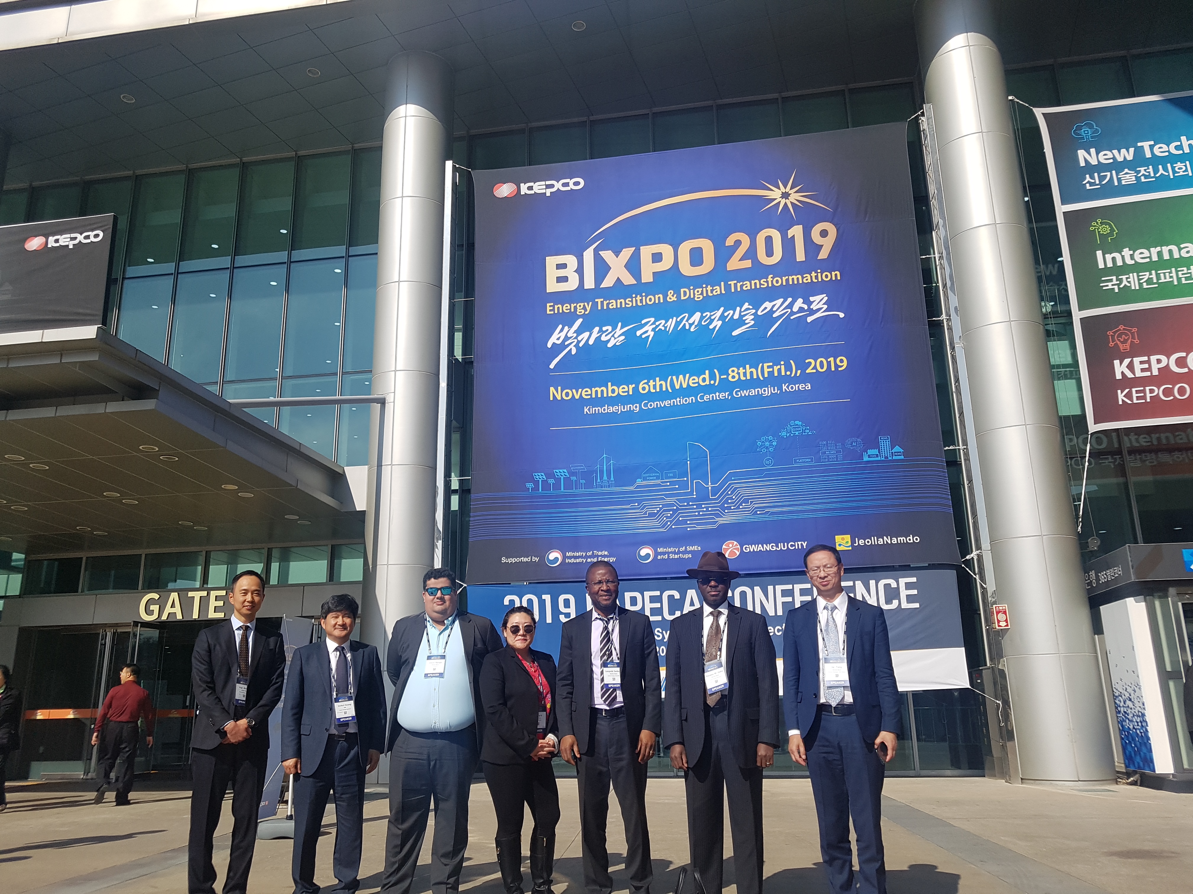 Inchul Hwang and World Bank colleagues at the 2019 BIXPO